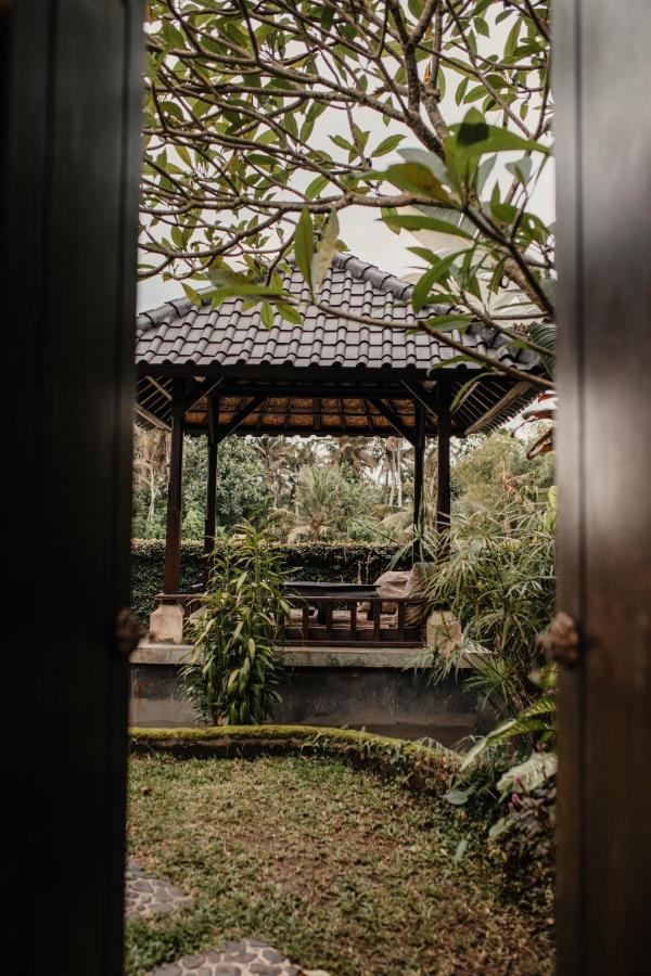 Mandala Desa Hotel Sukawati  Bagian luar foto